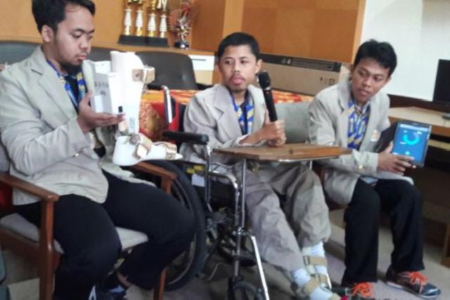  Sepatu Aveo Pencegah Kelumpuhan, Ini Karya Mahasiswa Difabel UGM