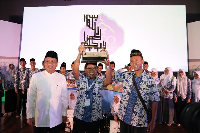  Universitas Negeri Malang Raih Juara Umum MTQMN 2015