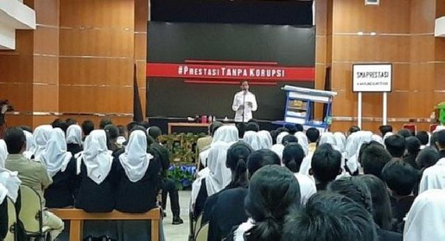  Presiden Pilih Hadiri Hari Antikorupsi di SMKN 57 Jakarta