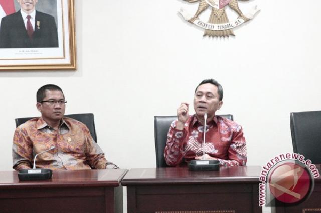  Ketua MPR Dukung Guru Honorer Jadi PNS 