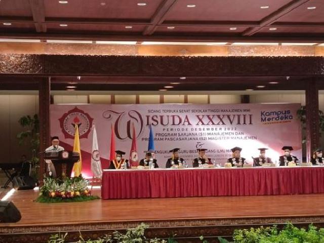  STIMA IMMI Lepas 404 Wisudawan dan Kukuhkan Guru Besar