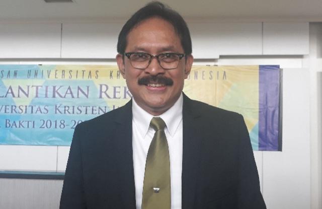 Dr Dhaniswara Resmi Dilantik sebagai Rektor UKI Masa Bakti 2018-2022