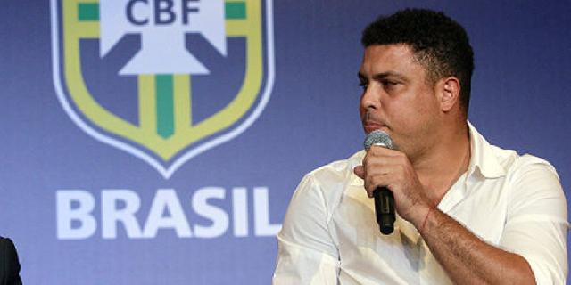  Ronaldo Buka 30 Sekolah Sepakbola di Tiongkok